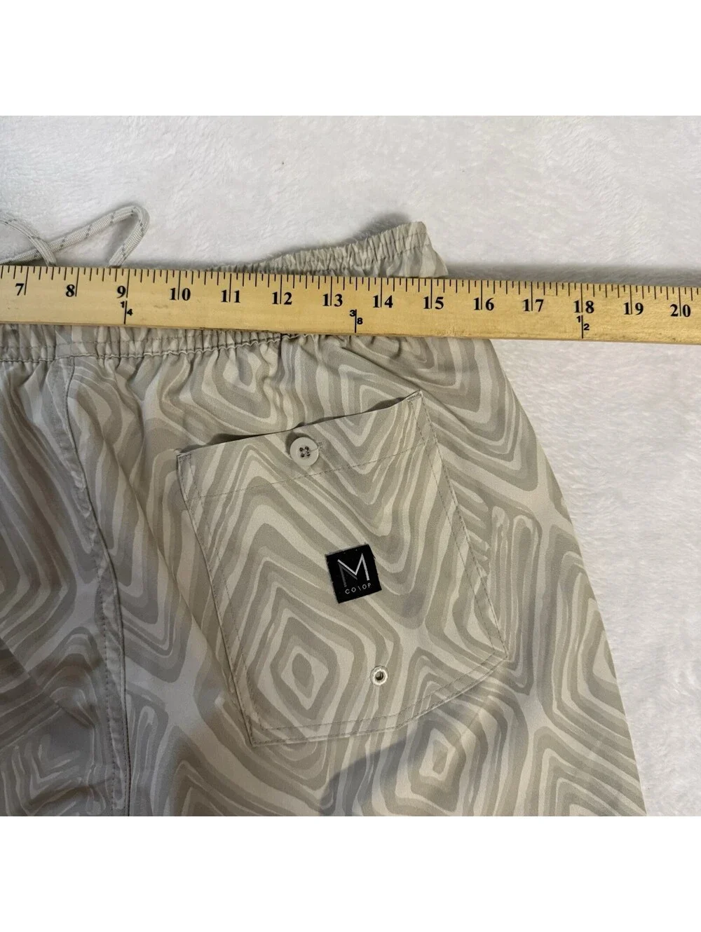 Maven Co-Op Buckle Men’s Swim Trunks M 6” Inseam Geometric Tan Board Shorts